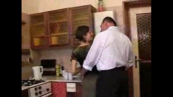 Mulher Transando Na Cozinha