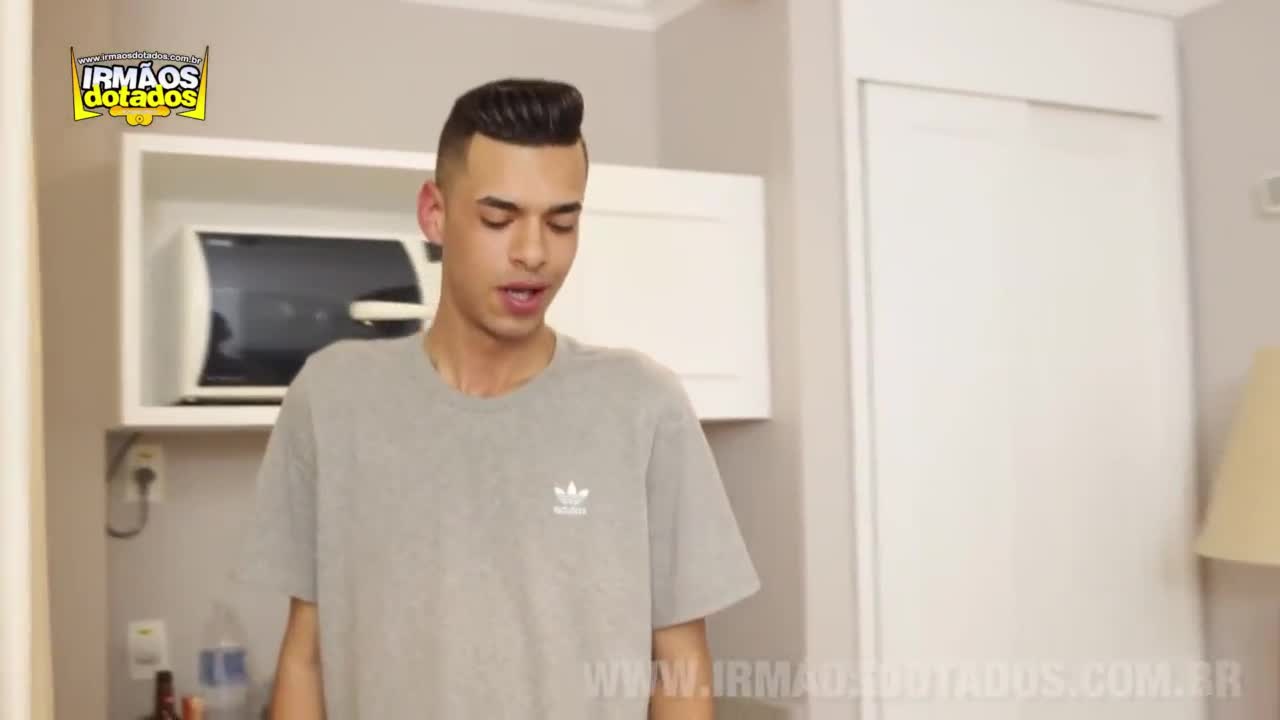 Fodas boa novinho dotado macetando o cuzinho do amigo