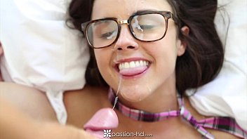 Fudendo a nerd muito gostosa e safada com tesão insaciável