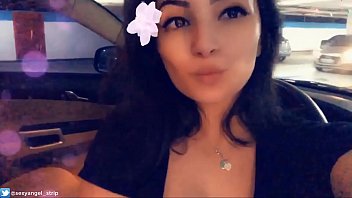 Novinha gordinha e safada se exibe muito na webcam e faz sucesso com fãs