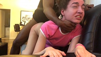 Orgia Amadora com Novinha Gostosa Sendo Comida por Vários Homens na Suruba